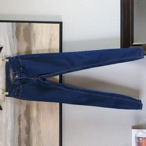 Levi's Super Skinny Jean Size 24
